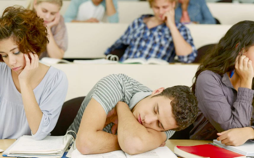 تأثيرات عبء العمل على أنماط نوم المراهقين"Workload affecting teen sleep patterns"