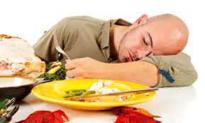 لماذا يشعر الصائم بالخمول و النعاس بعد الإفطار