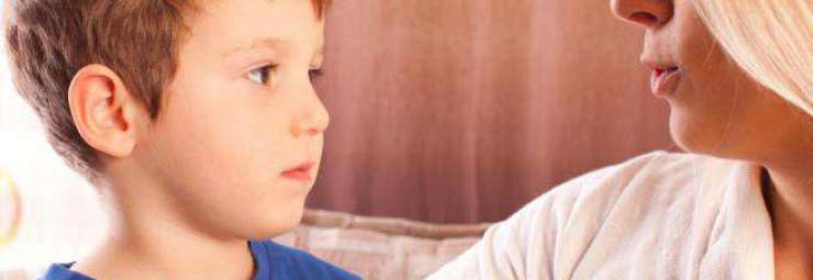 أسباب و تشخيص و علاج تأخر الكلام عند الأطفال